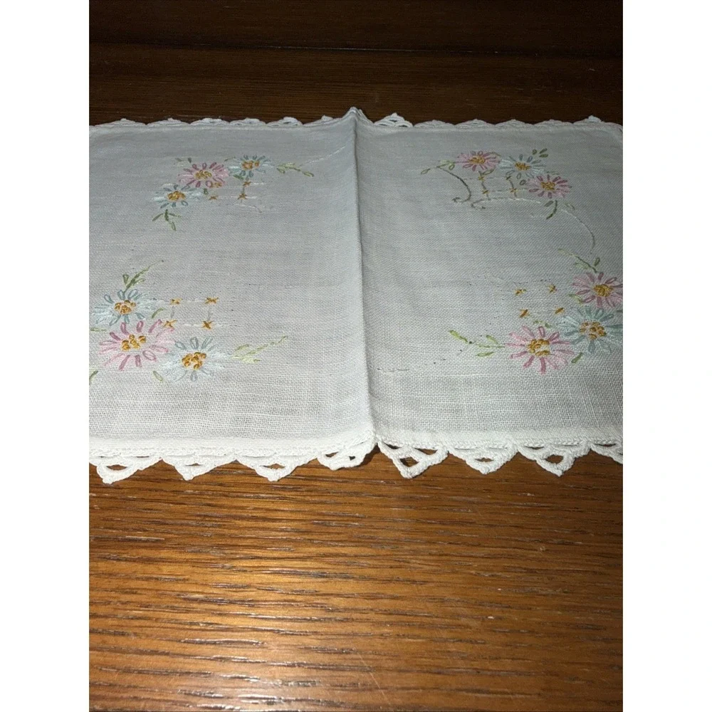 Vintage Dainty Embroidery Flowers Hankie Emb‎ Floral Handkerchief Hanky